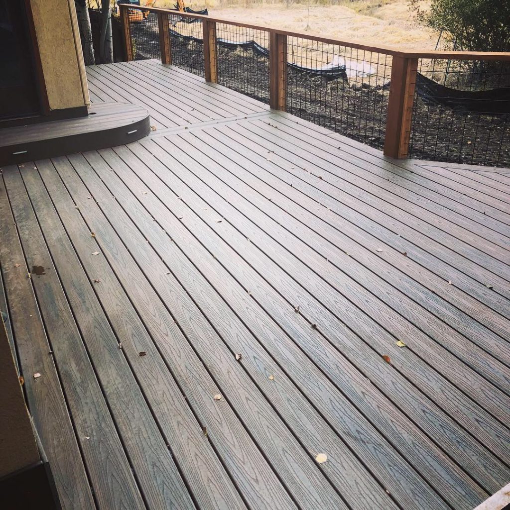 Read more about the article 2024 Decking Trends: What’s In and What’s Out