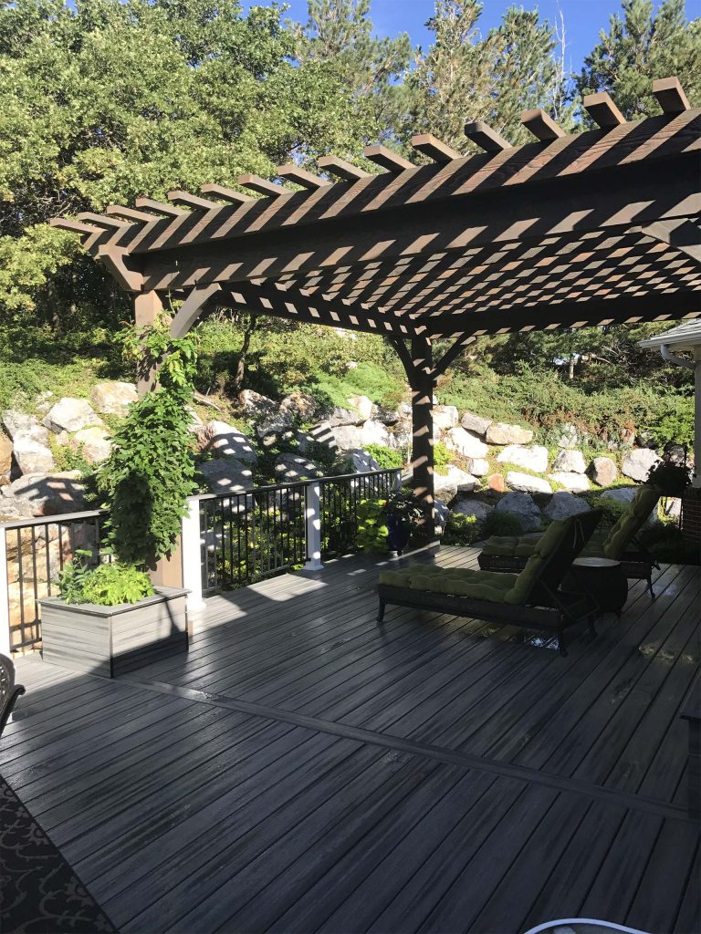 Read more about the article Choosing the Ideal Decking Material: A Comprehensive Guide