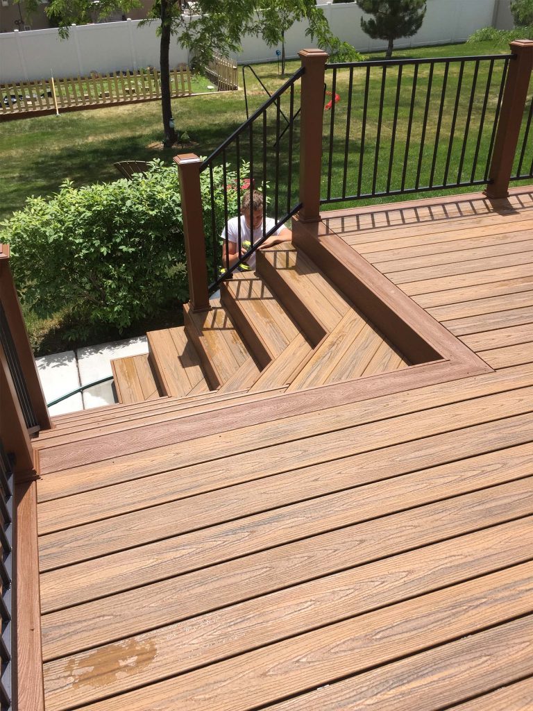 Read more about the article Deck Railing Options: Combining Safety and Style