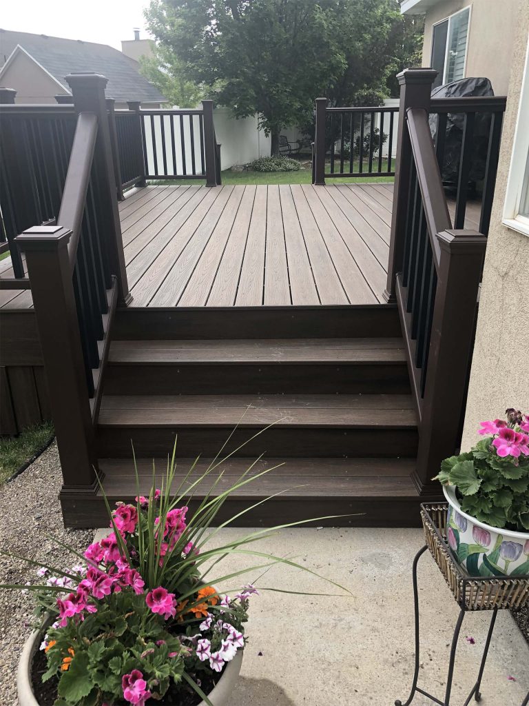 Read more about the article Wood vs. Composite Decking: Pros and Cons