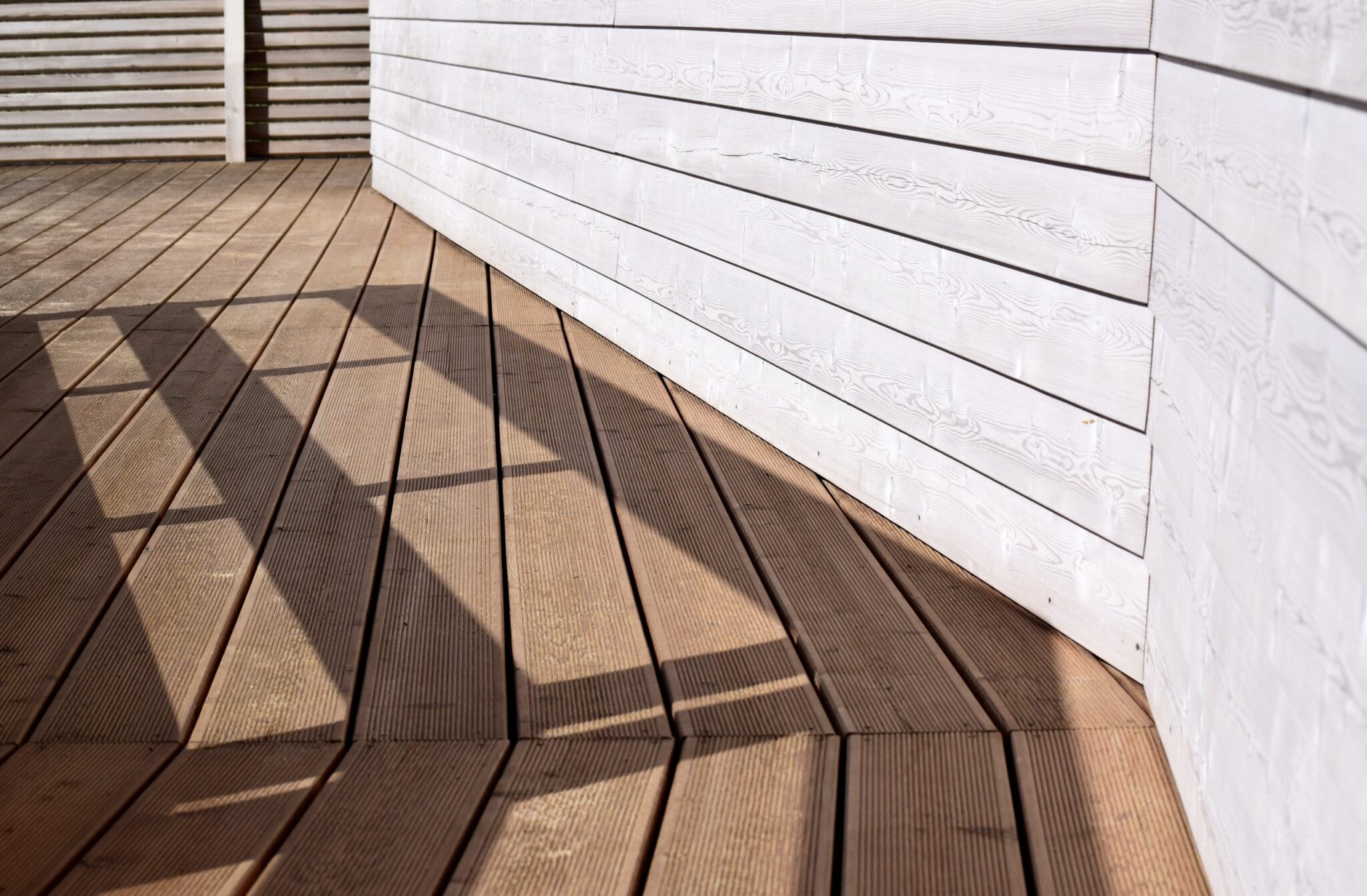 You are currently viewing Choosing the Right Decking Materials