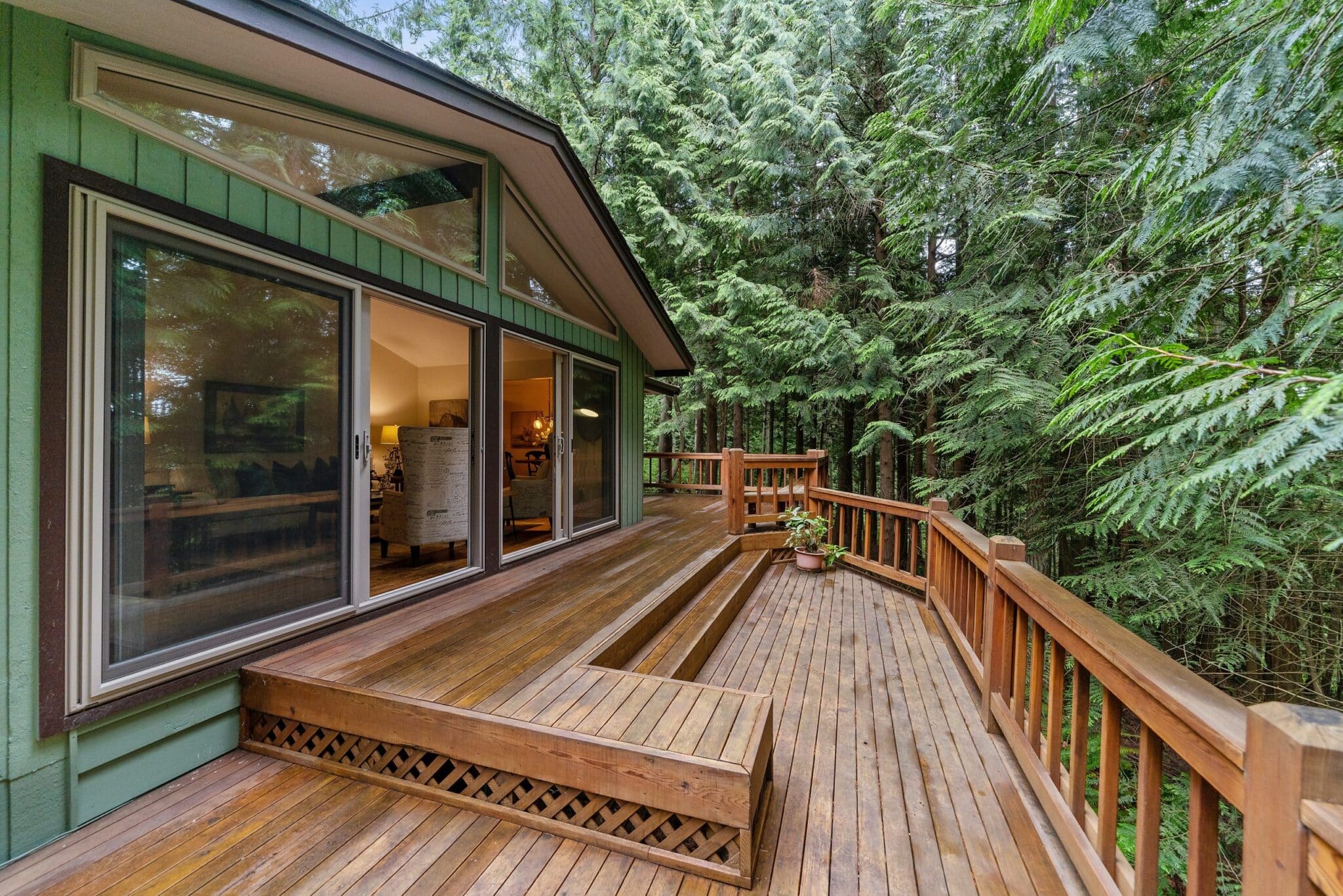 You are currently viewing The Benefits of Custom Decks: Investing in Quality